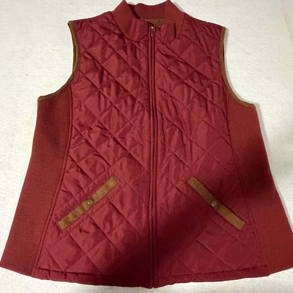 Croft & Barrow Women Burgundy Quilted Zip Up Vest Ribbed Sides Faux Suede Trim L